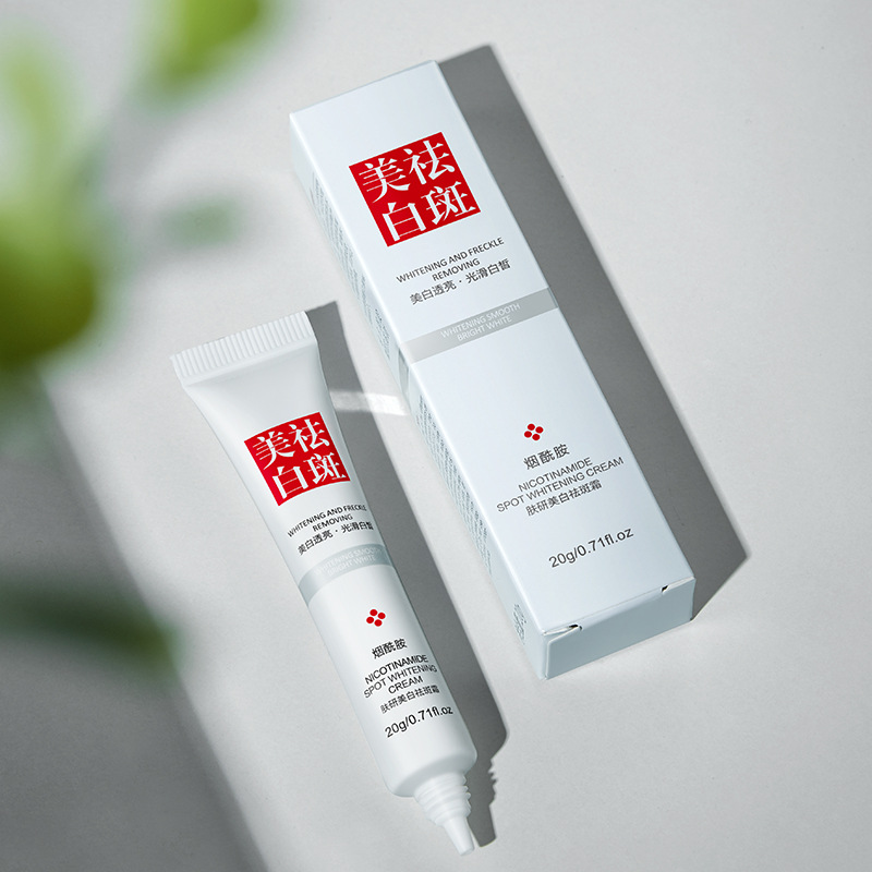 페이드 및 주근깨 개선 블랙 스팟 페이스 크림 화이트닝 - Charcoal Whitening Paste 리뷰 및 가격